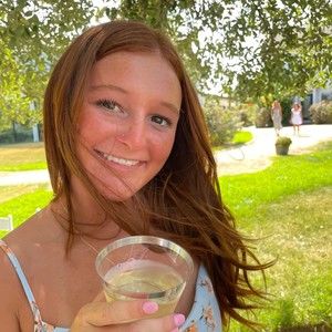 Meet your Posher, Caroline